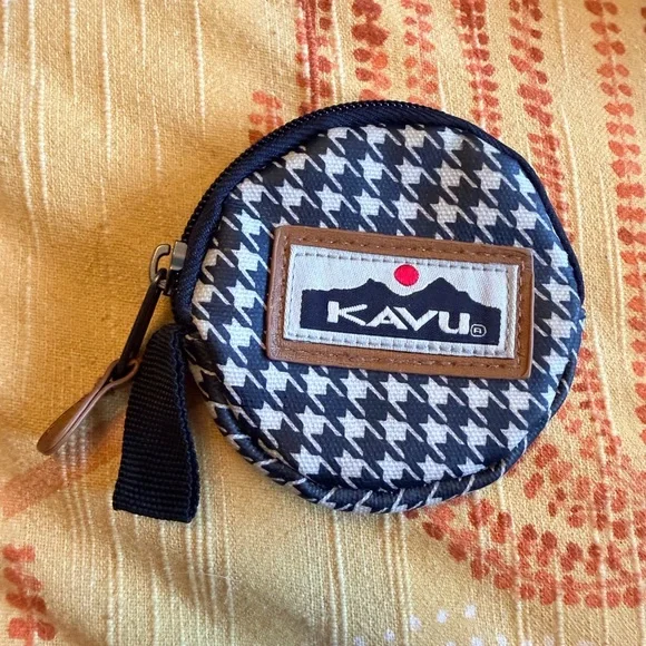 Kavu Black and White Houndstooth Crossbody Bag with matching Coin Purse - Picture 5 of 8